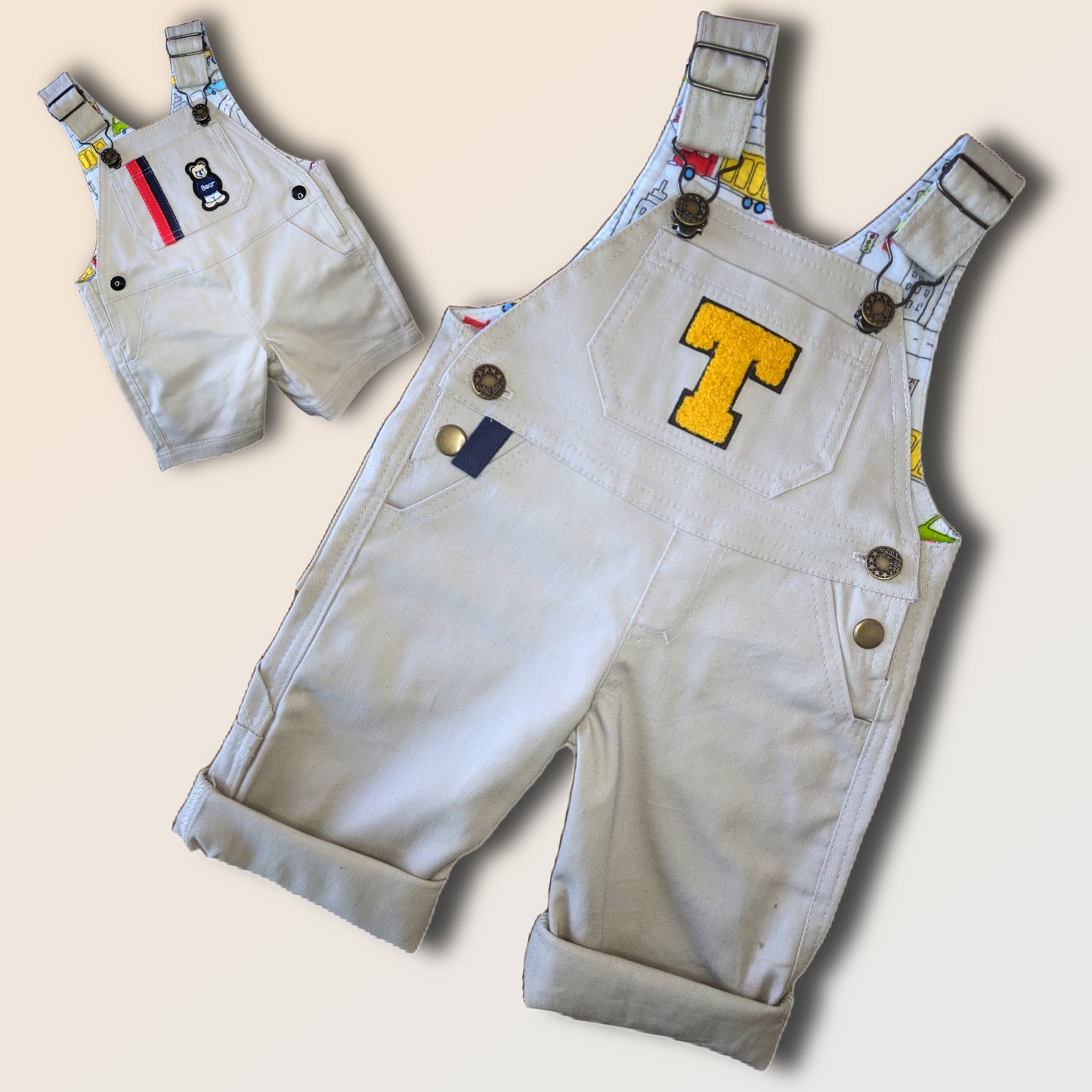 Bobby Dazzler overalls pdf sewing pattern. Short version. Classic dungaree pattern by Frocks and Frolics. Features leg opening for nappy changes, western pockets, a bib, snaps and metal jeans buttons. Sewing pattern includes a video course.