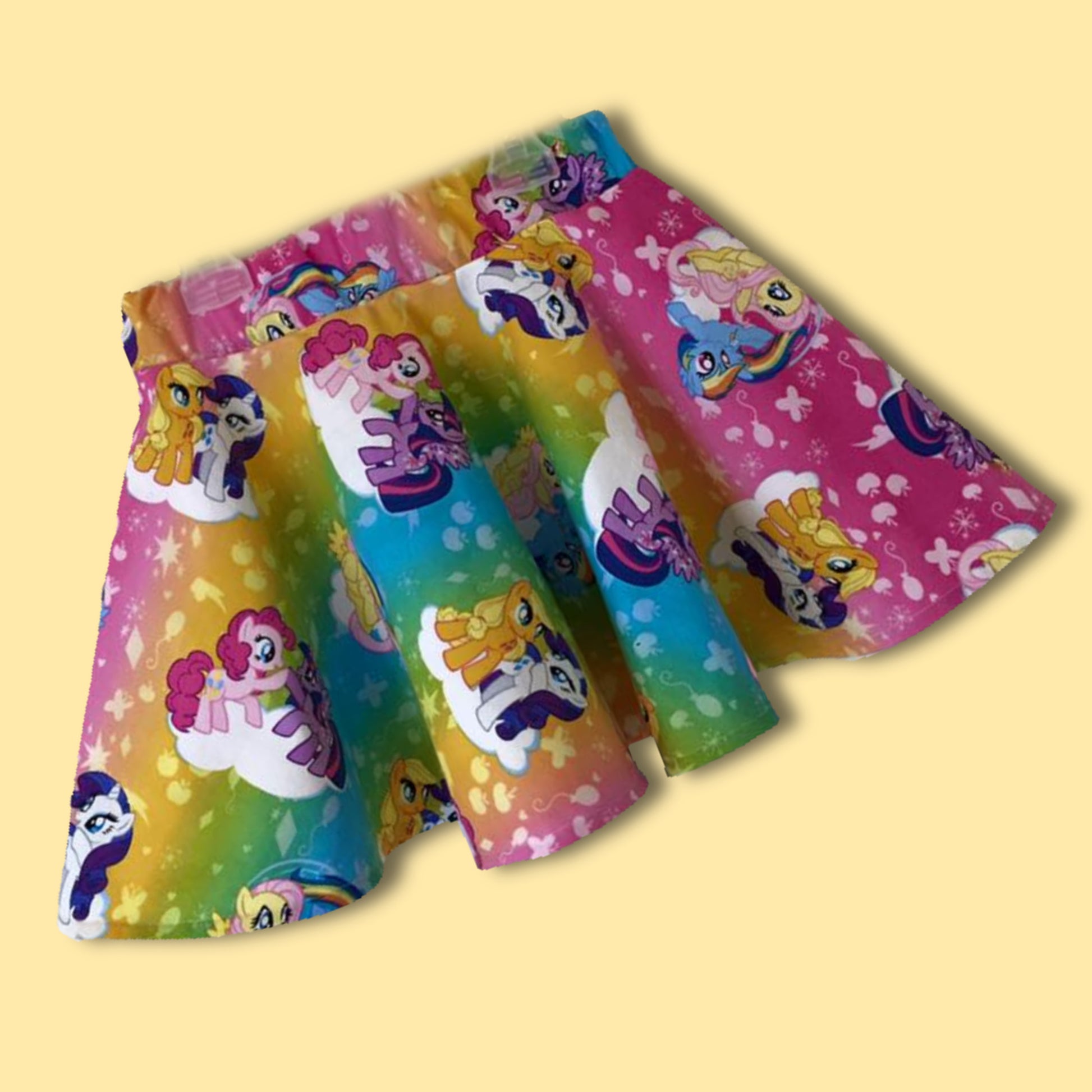 Circle skirt pdf sewing pattern by frocks and frolics. Three different waistband option, here unlined with knit waistband and elastic. Each skirt has a video tutorial explaining every step. Here with yoga waistband and jersey skirt.