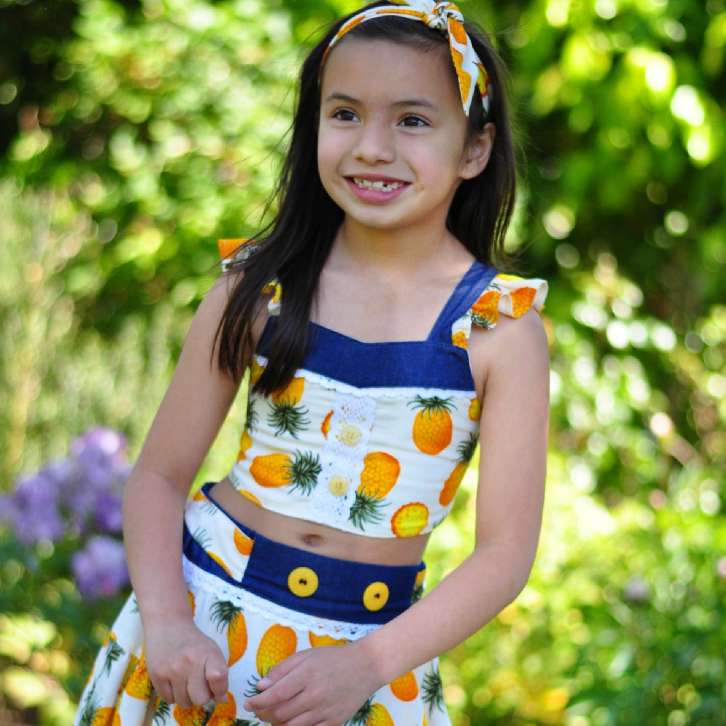Connie blouse, pdf sewing pattern by Frocks & Frolics. Featuring a decorative yoke in blue linen. Cute flutter sleeves in and bodice in a pinapple print. Front view, revealing the gorgeous flutter sleeves.