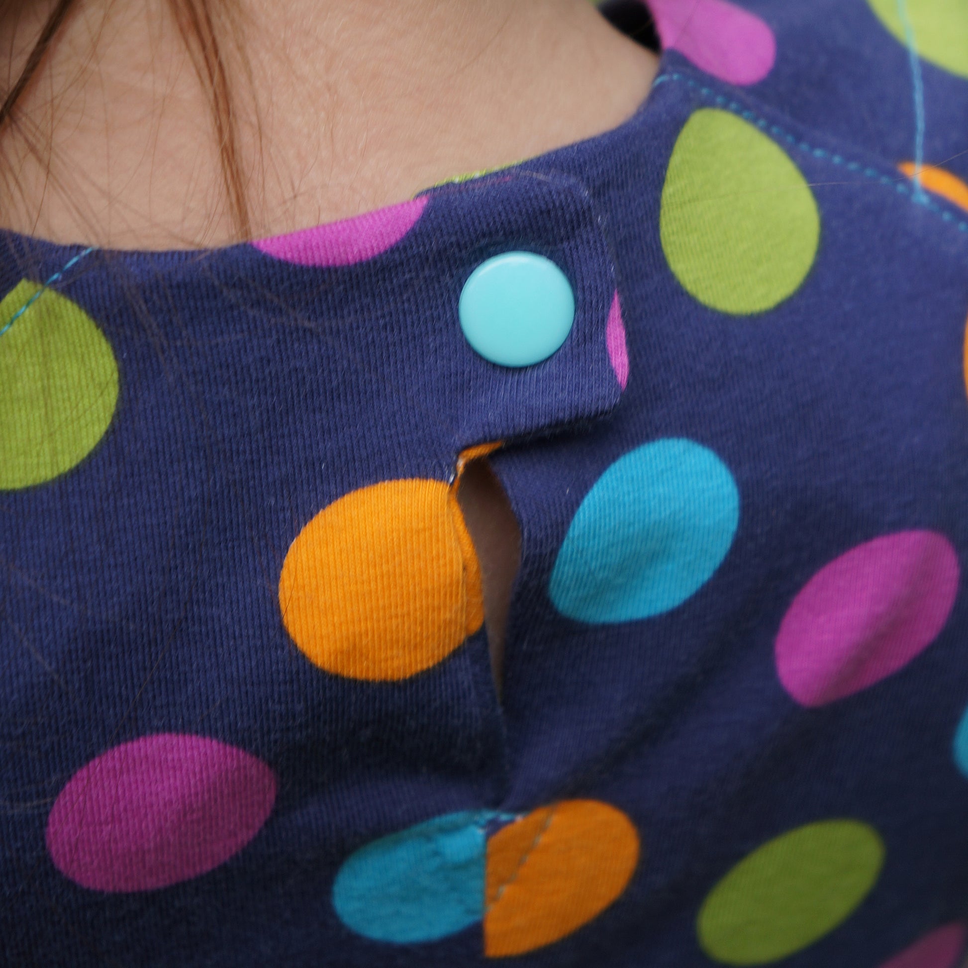 Daisy dress, pdf sewing pattern. Jersey dress with short raglan sleeves and faux turn up. The dress has a KamSnap back closure and deep decoratove hem trim. The pattern comes with a step-by-step video tutorial. Front view.
