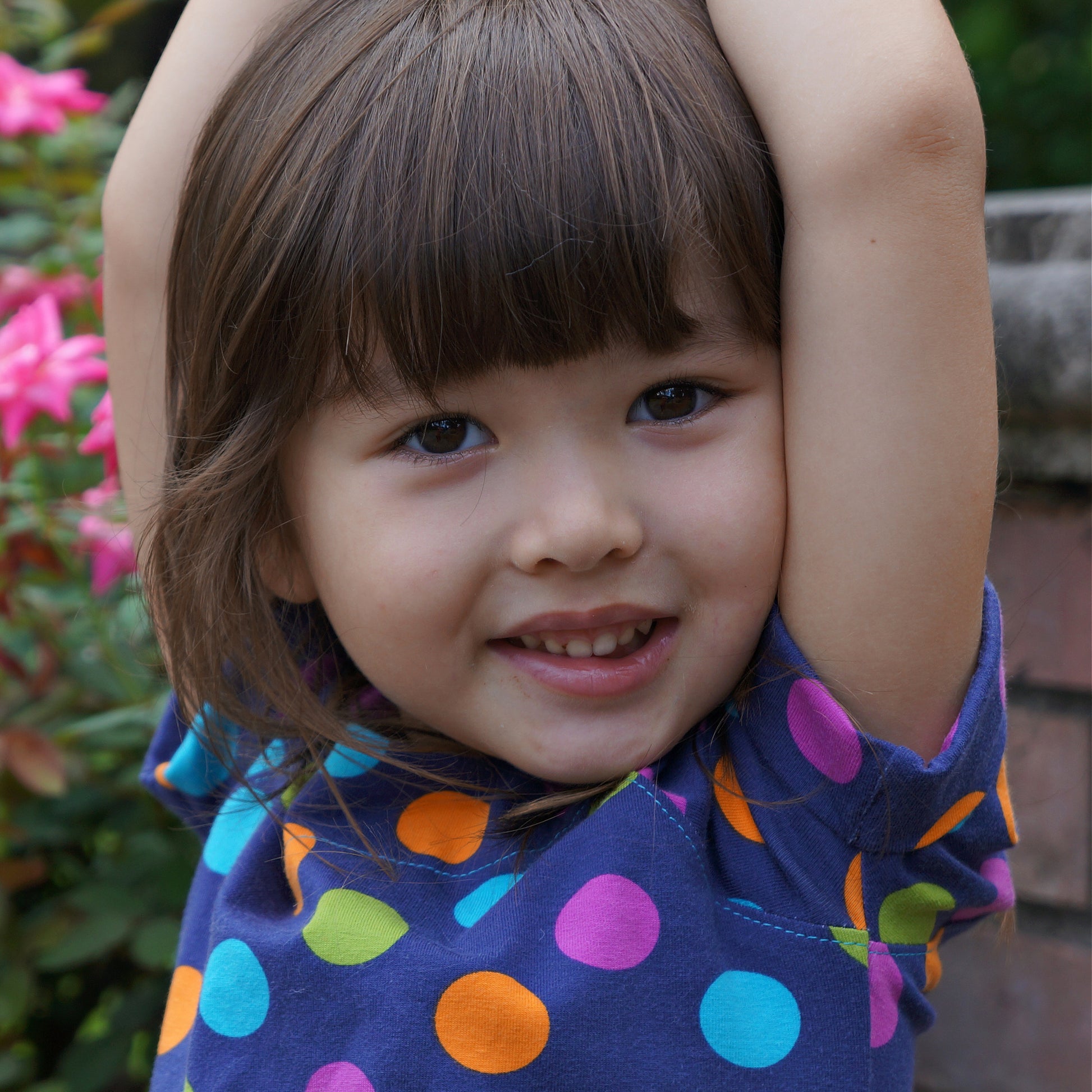 Daisy dress, pdf sewing pattern. Jersey dress with short raglan sleeves and faux turn up. The dress hasa KamSnap back closure and deep decoratove hem trim. The pattern comes with a step-by-step video tutorial. Close up of the LamSnap closure.