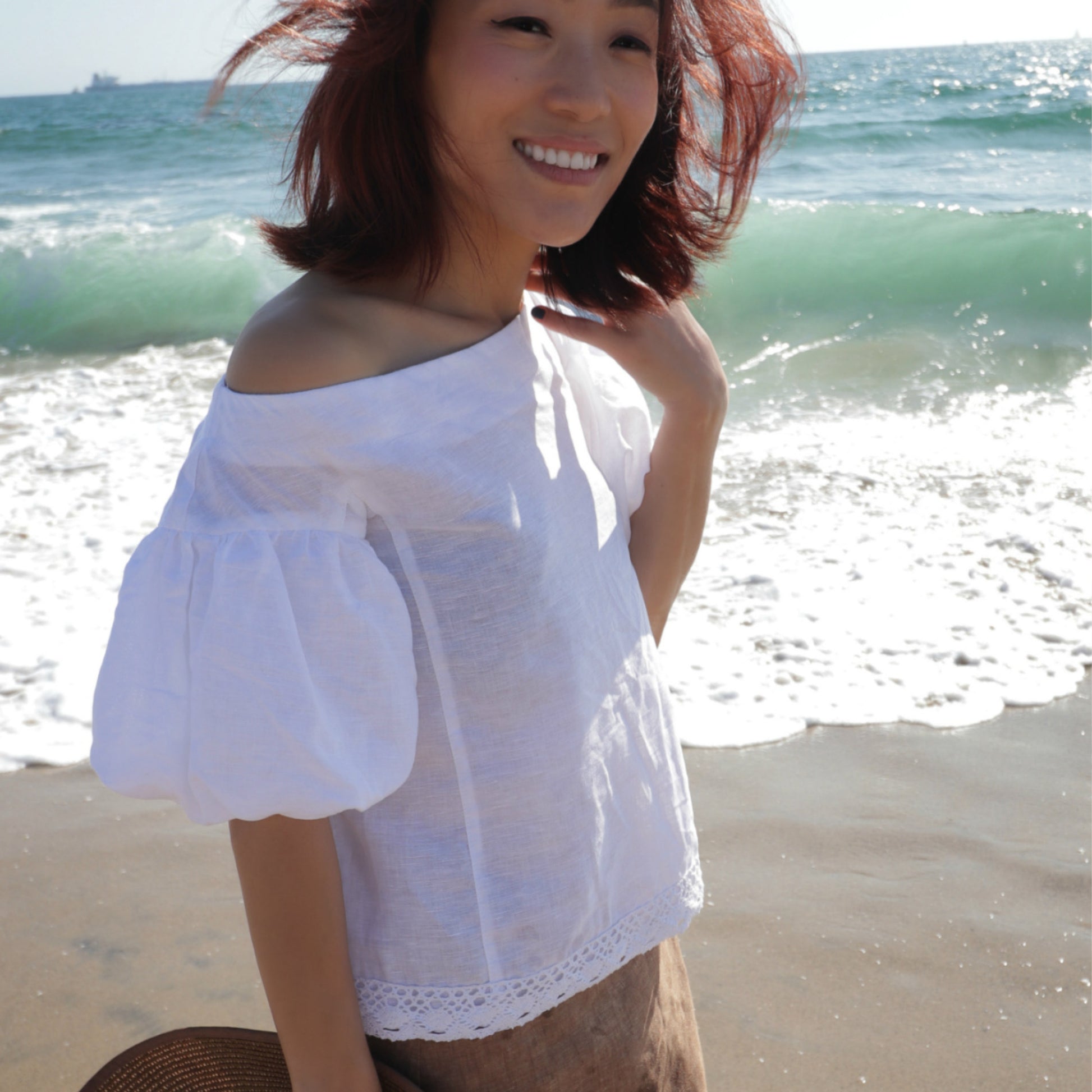 Historial blouse digital sewing pattern, ballon sleeve, elasticated back, Carmen Neckline, blouse for women, blouse for teens, with video tutorial. close up of the neckline