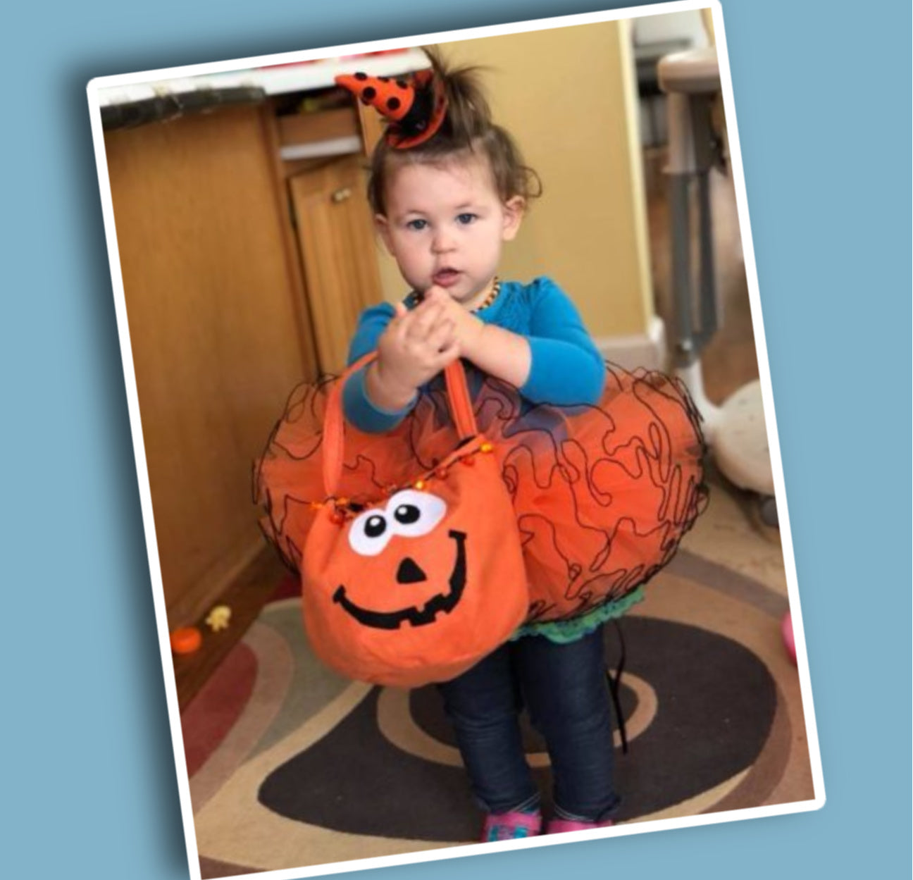 Halloween treat or trick basket, pdf sewing pattern by Frocks & Frolics. A pumpkin themed basket out of felt with blinking lights around the rim.