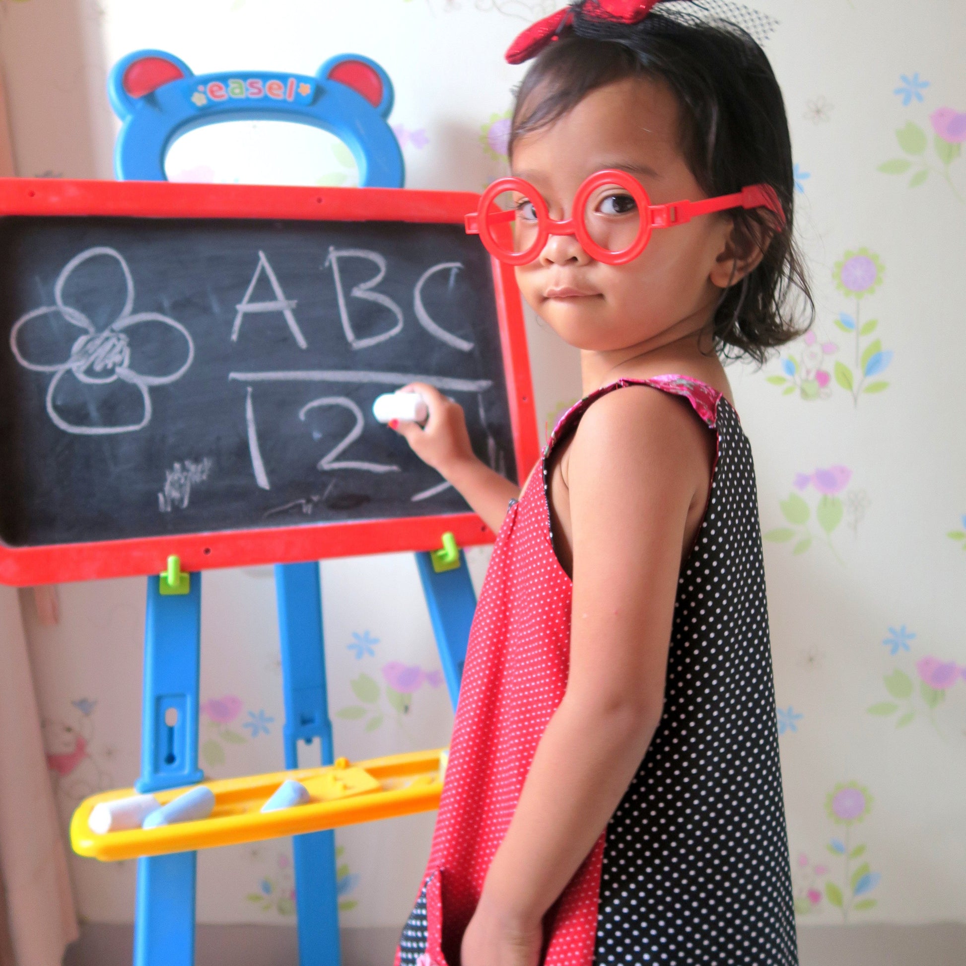 Megan dress pdf sewing pattern with Video tutorial. It's an A line shape, with no closure and a fold over front embellishment. It's fully lined and suitable for beginners. Easy project with cute patch pockets.