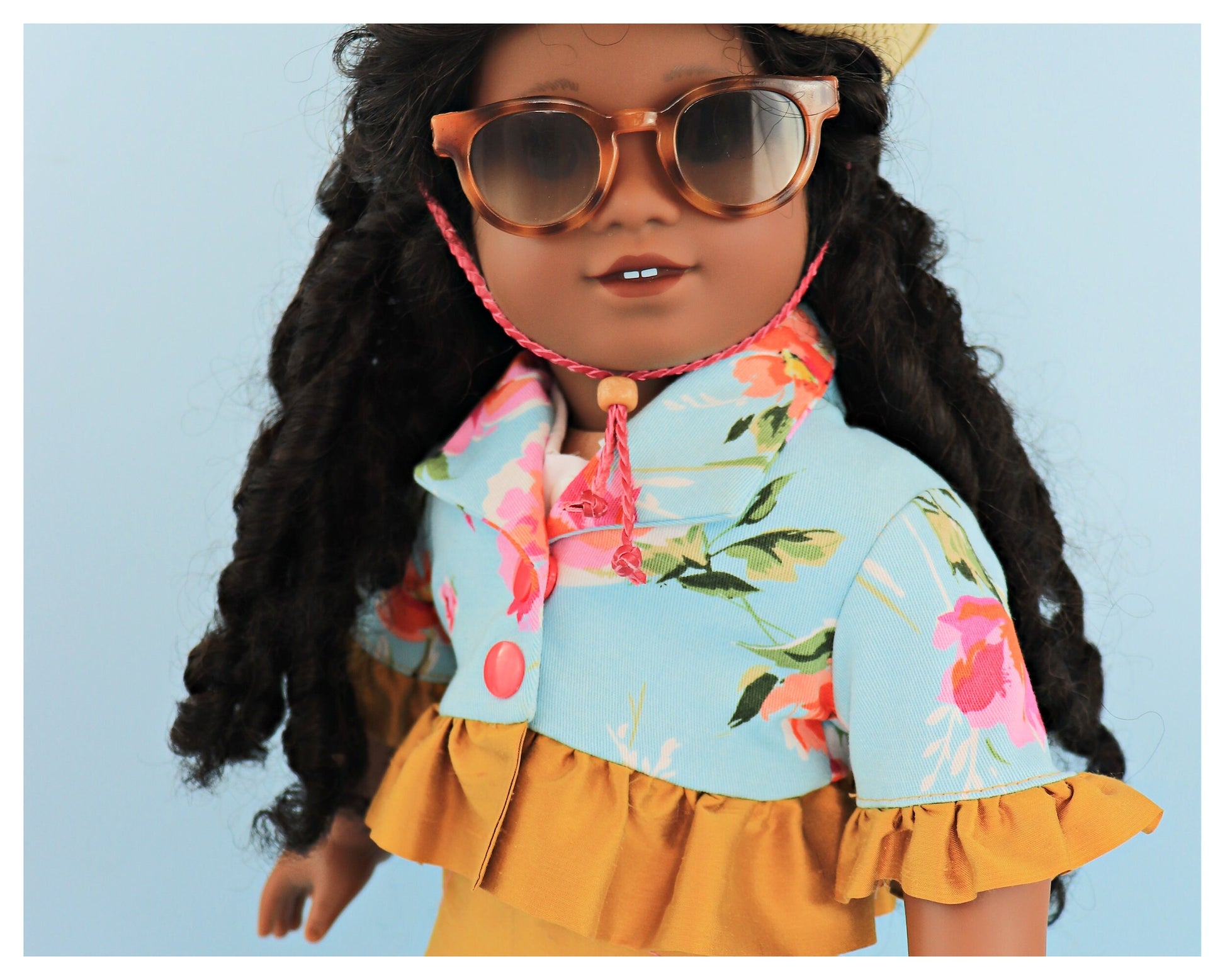 Paris doll bolero digital pdf sewing pattern. View of the ruffle hem and sleeve. Sewing pattern comes with video tutorial. Side view.