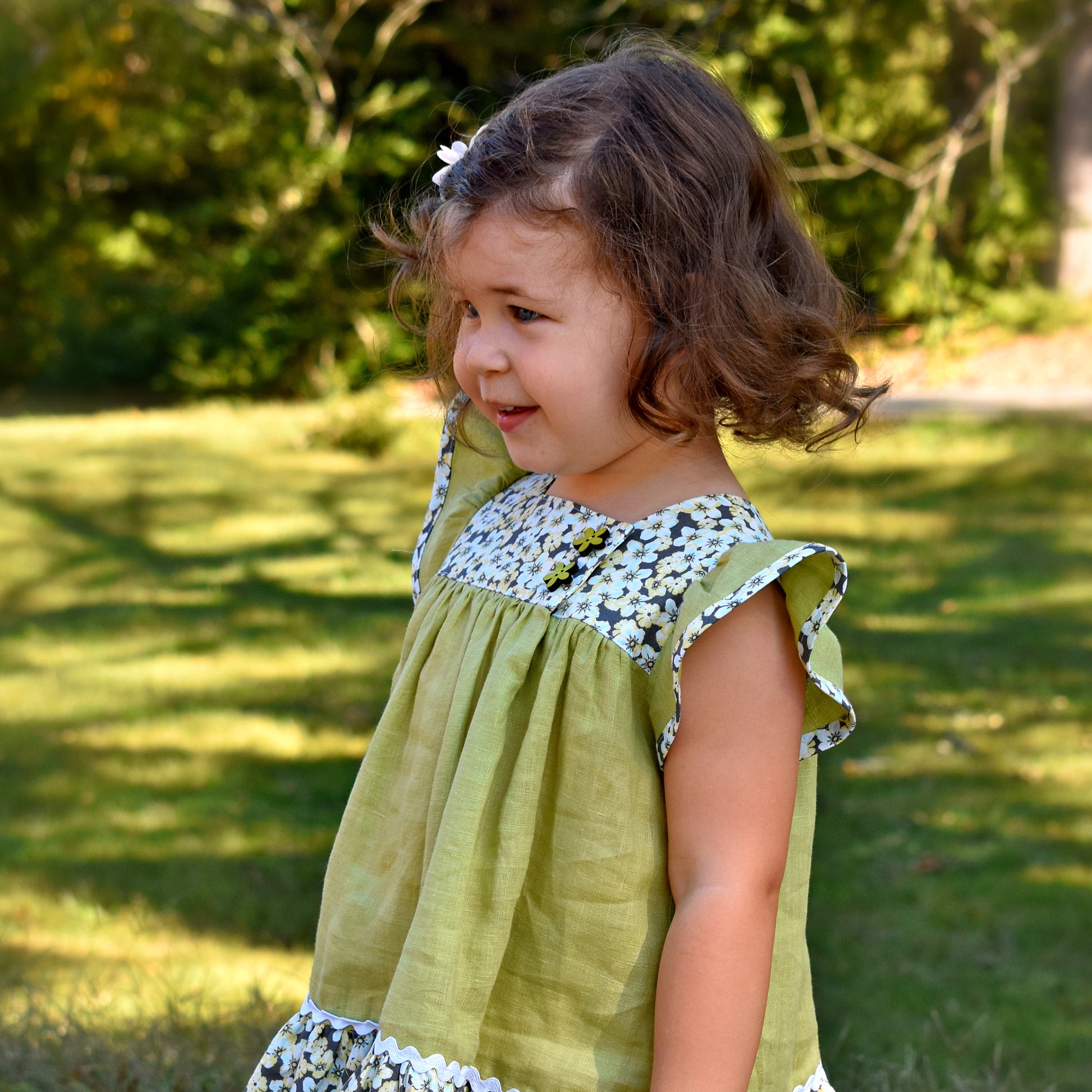 Virginia blouse pdf sewing pattern in nautical style fabrics. With ruffle hem trim and turn up cuff. Tudor neckline and asymmetrical front closure. The pattern includes a video sewing course for all the options.