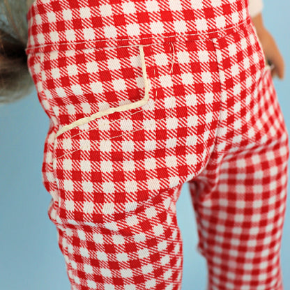 Audrey Capri pants, American girl pdf sewing pattern. Fits 18 inch dolls. Faux pockets, flat front waistband, elasticated in the back. Velcro closure. Comes with video tutorial. Side pockets close up.
