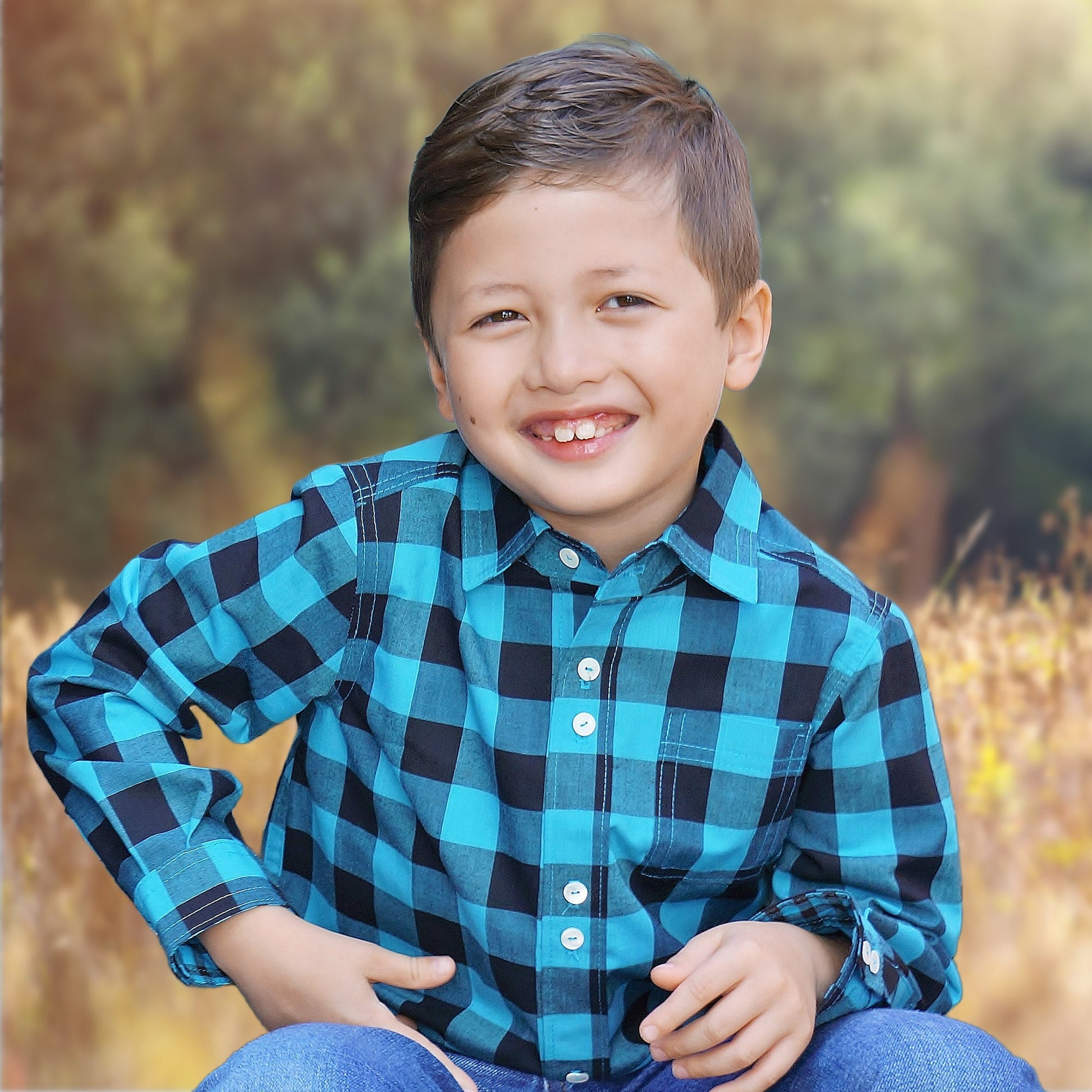 Cool shirt, pdf sewing pattern for a button down shirt by Frocks & Frolics.  High low hem feature. Includes a video sewing course explaining every step in detail. Front view. Check shirt, lumberjack shirt with classic button down.