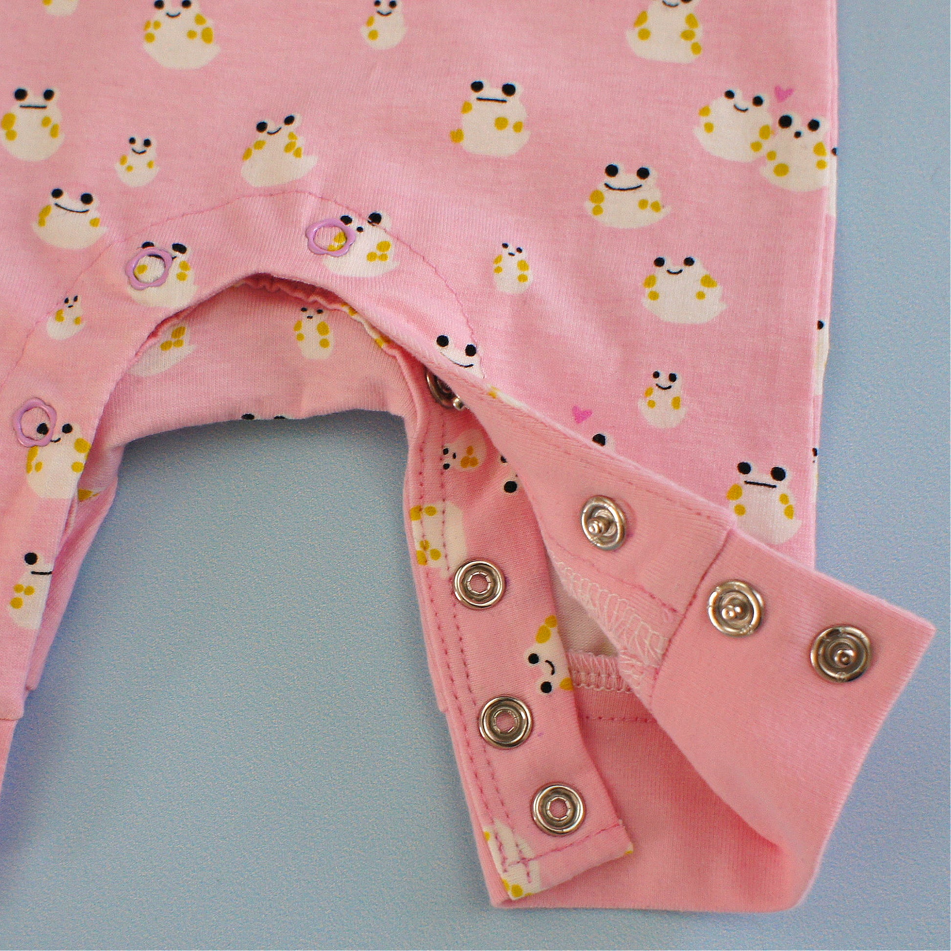 Lollipop romper, pdf sewing pattern by frocks and frolics. Raglan sleeves and full length legs with cuffs. Gusset in the inner leg seam and KamSnap closure.Teddybear print. Comes with video tutorial.