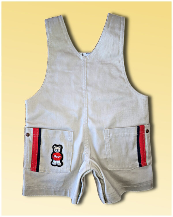 Short dungarees for the summer. Pack patch pockets with teddybear application. Bobby Dazzler dungarees sewing pattern.